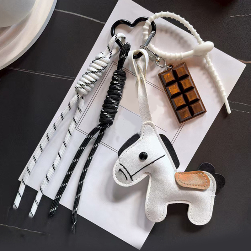 Yeni INS Tarzı Deri At Yılı Ce - Phone Accessories From China incelemesi ve fiyatı